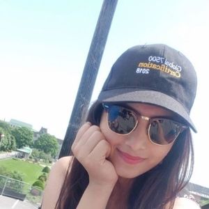 Meet your Posher, Dhara